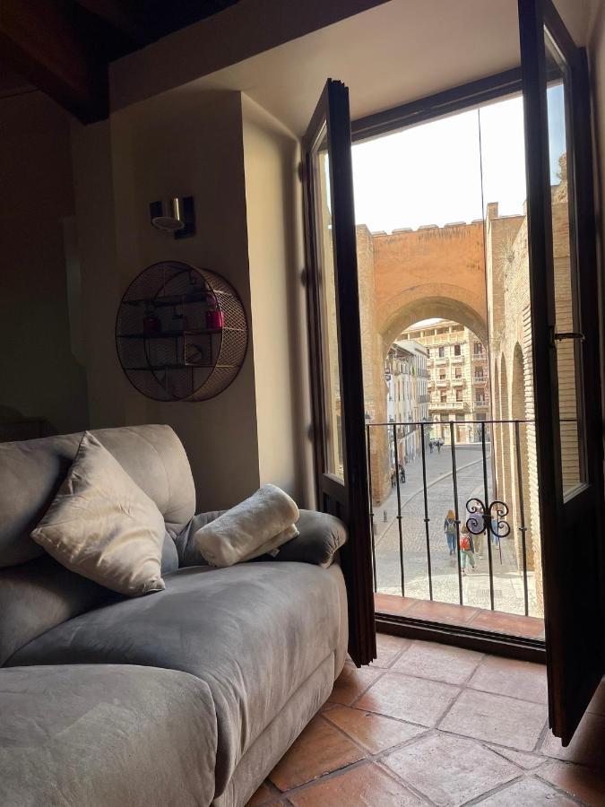 Sleep In Historic Puerta Elvira Appartement